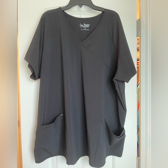 Black scrub top - Picture 1 of 1